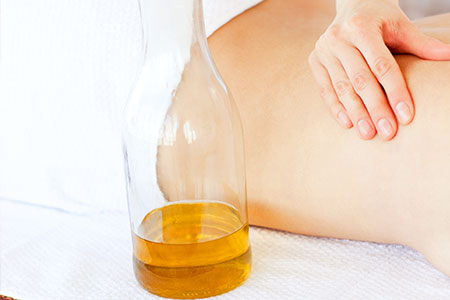 Deep-Aromatherapy-Oil-Massage